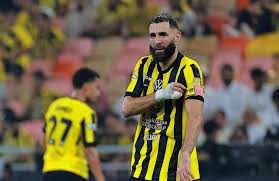 看来无论在哪里美女都是吸引眼球的