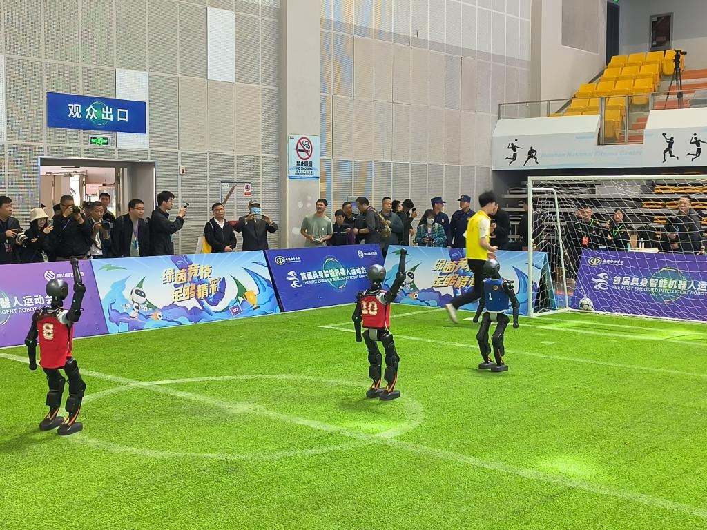 篮球湖人今日调整轮换，新阵容效果显著